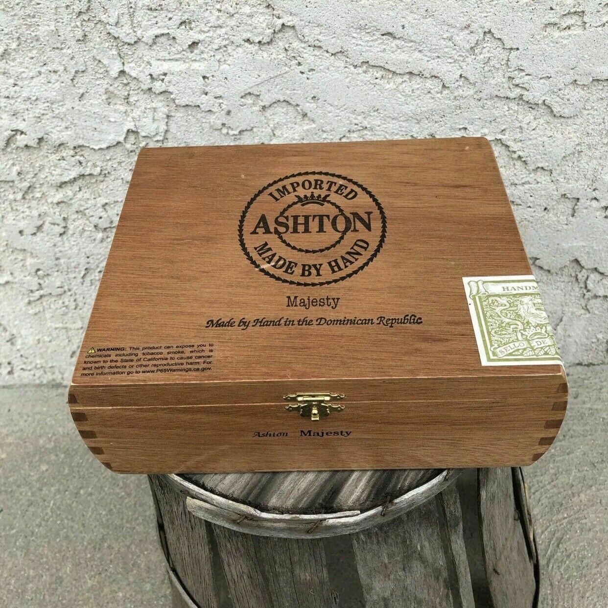 Ashton Classic Majesty Empty Wooden Cigar Box 8.5x6.75x2.5