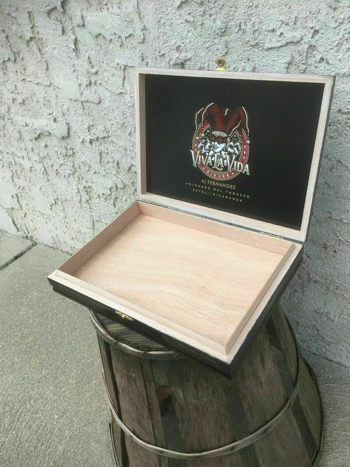 Viva La Vida Club 500 Exclusive Empty Wooden Cigar Box 10x7x1.75