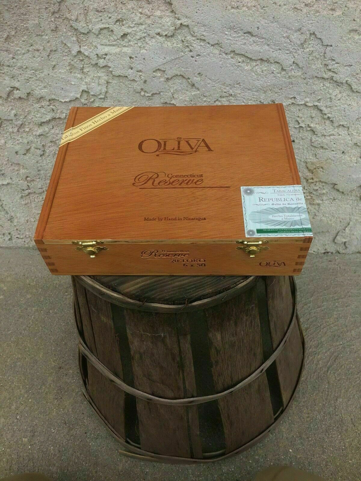 Oliva Reserve Connecticut Churchill Empty Wooden Cigar Box 8.5x8x2