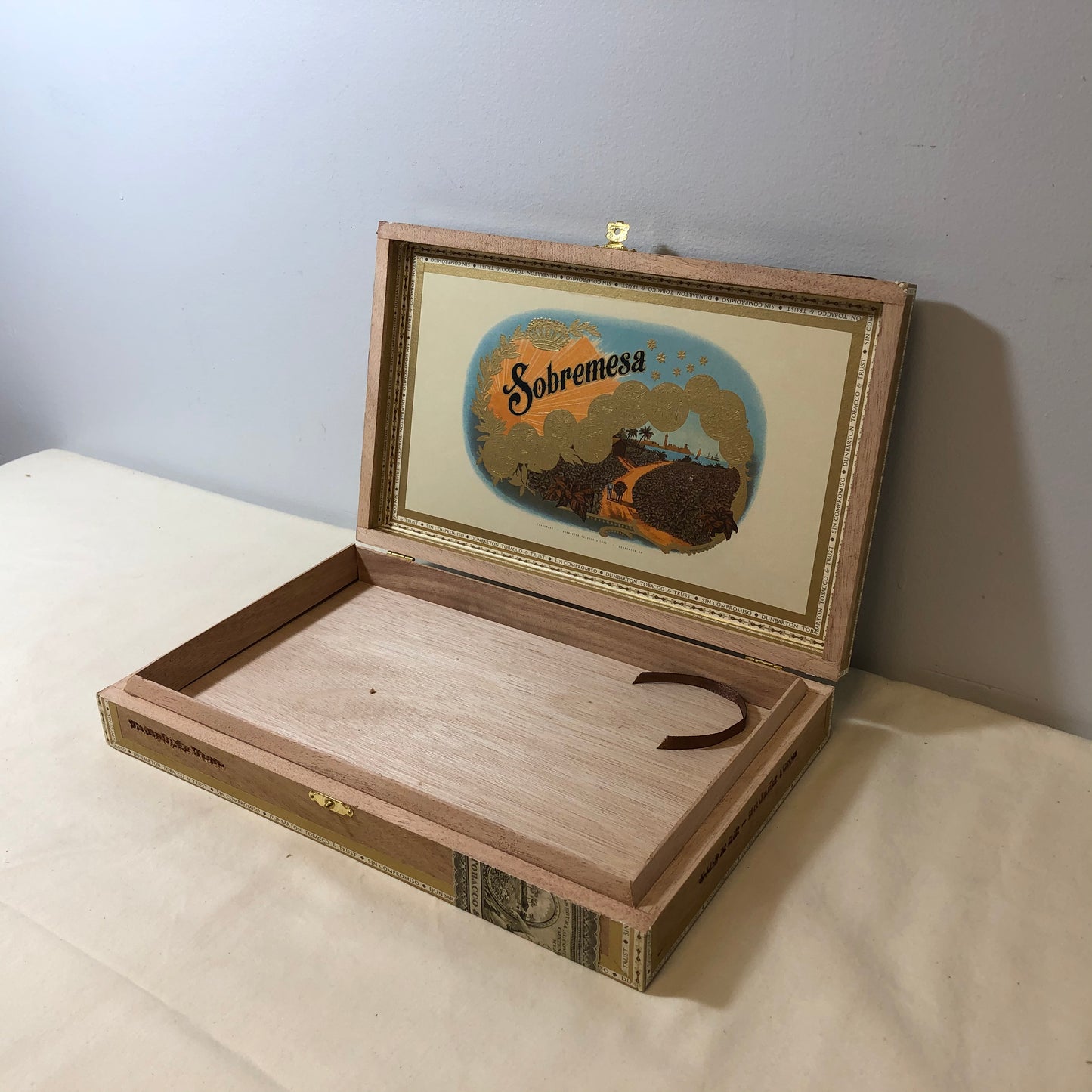 Dunbarton Sobremesa Solita Toro Empty Wooden Cigar Box 11.75x7.25x2