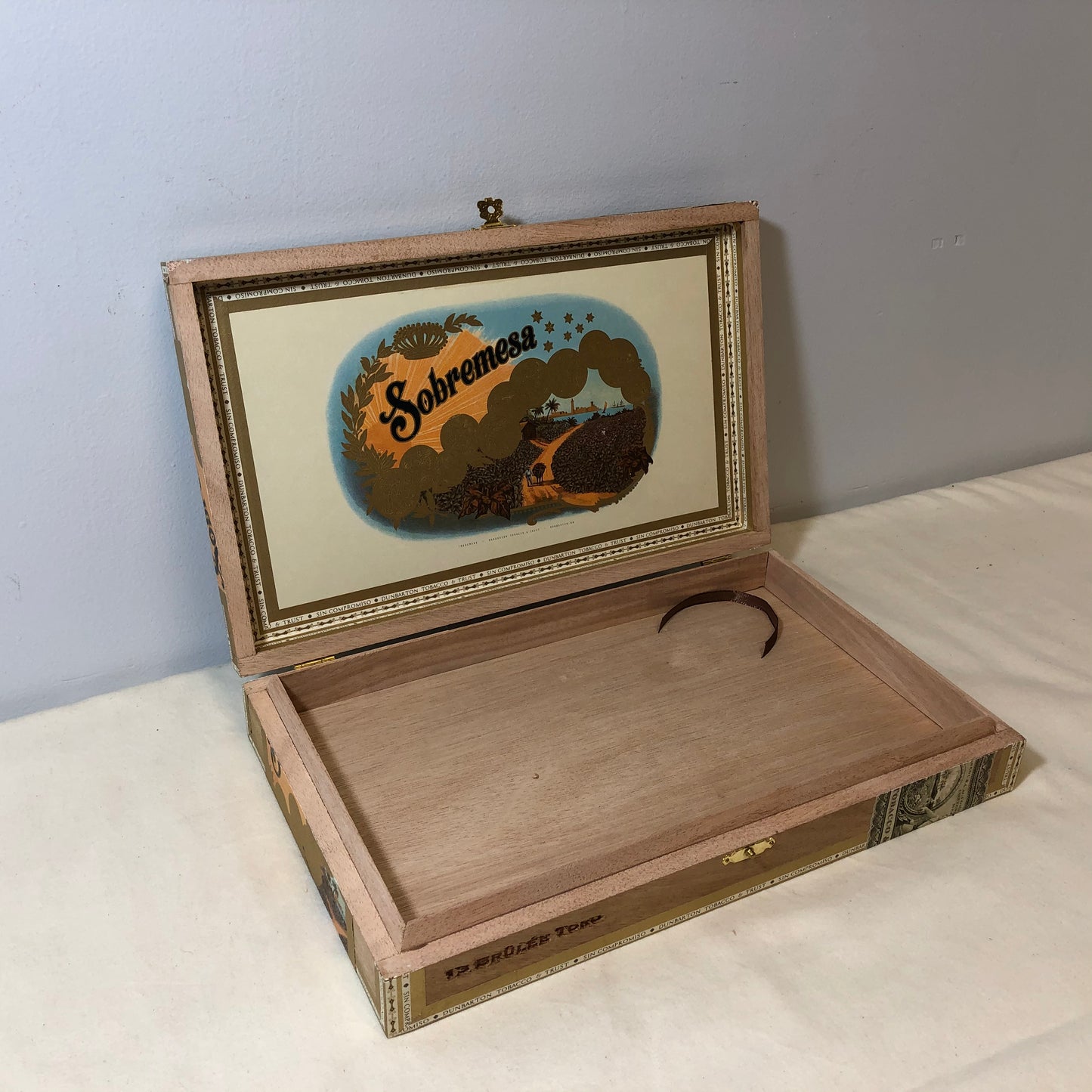 Dunbarton Sobremesa Solita Toro Empty Wooden Cigar Box 11.75x7.25x2