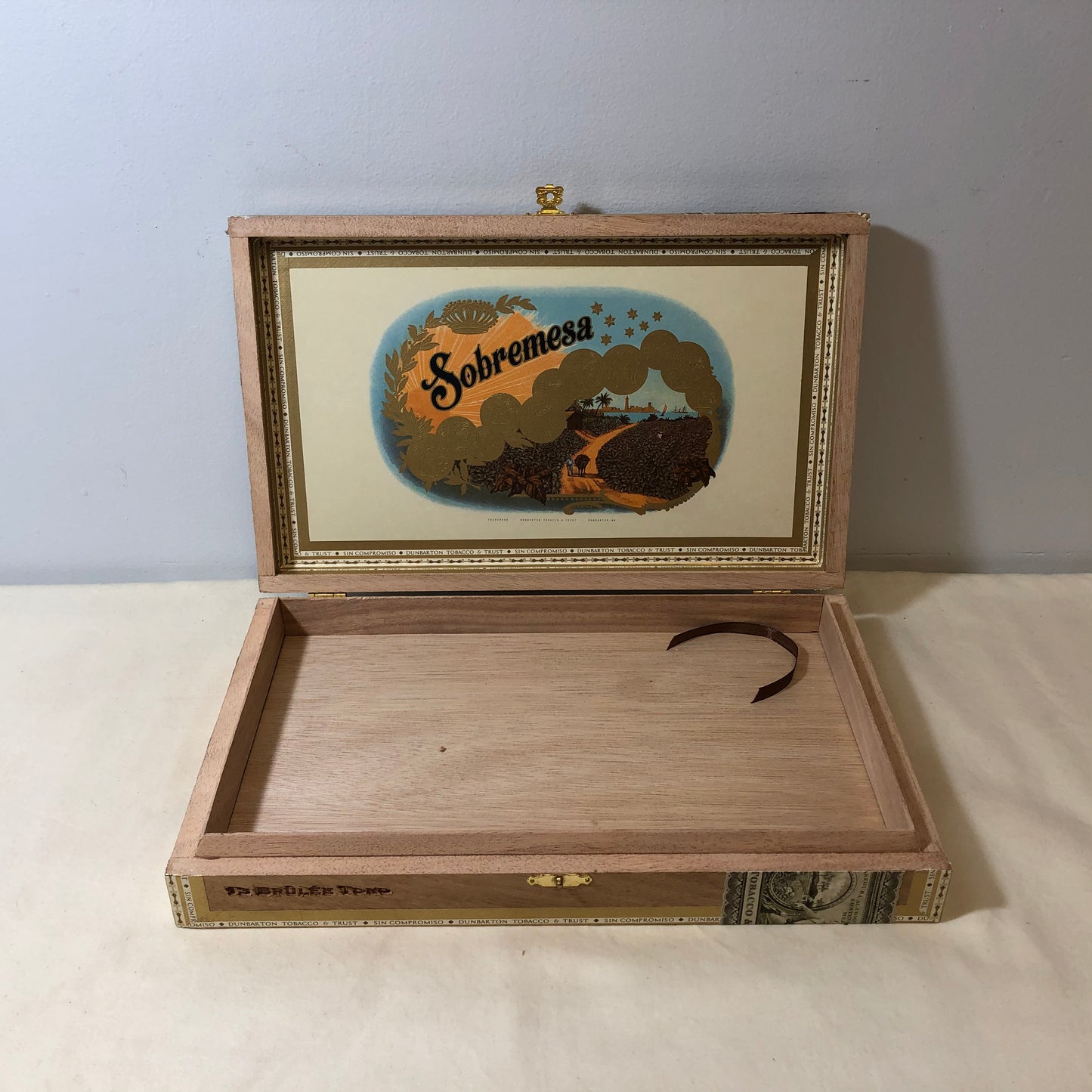 Dunbarton Sobremesa Solita Toro Empty Wooden Cigar Box 11.75x7.25x2