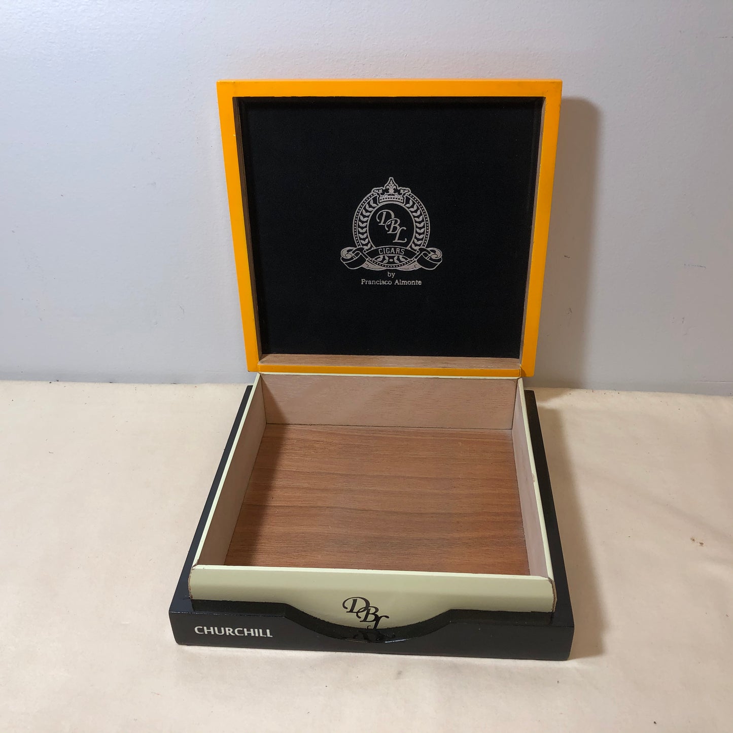 DBL Tamo Lindo El Amarillo Churchill Empty Wooden Cigar Box 8.5x8.25x2.25