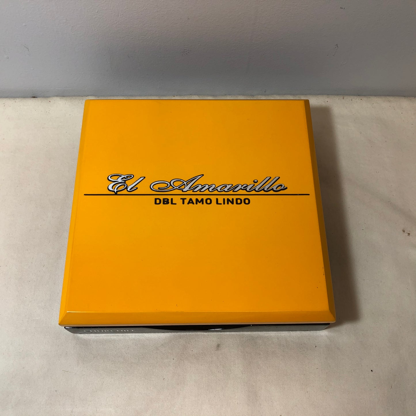 DBL Tamo Lindo El Amarillo Churchill Empty Wooden Cigar Box 8.5x8.25x2.25