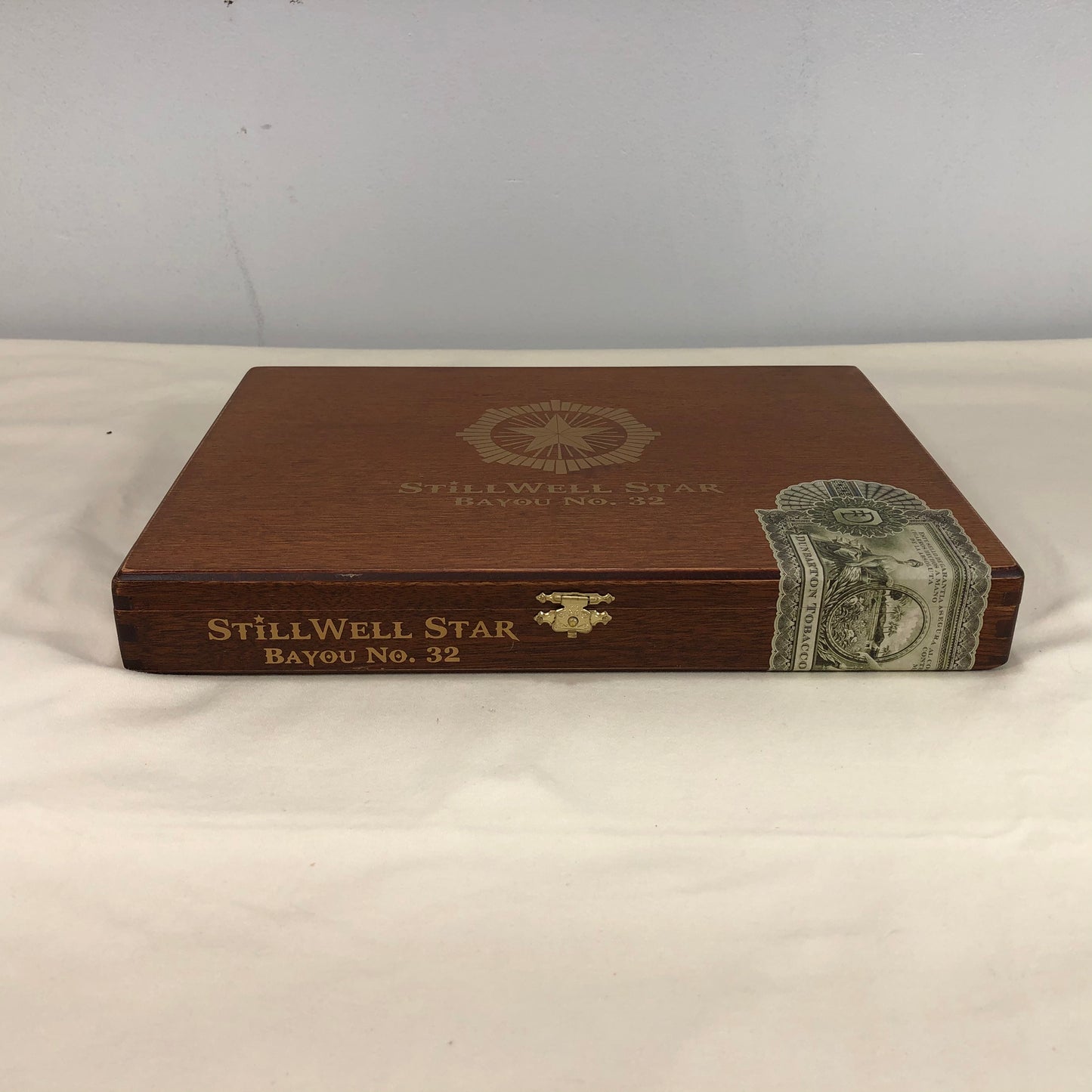 Dunbarton Stillwell Star Bayou No32 Empty Wooden Cigar Box 11.5x8.5x1.5