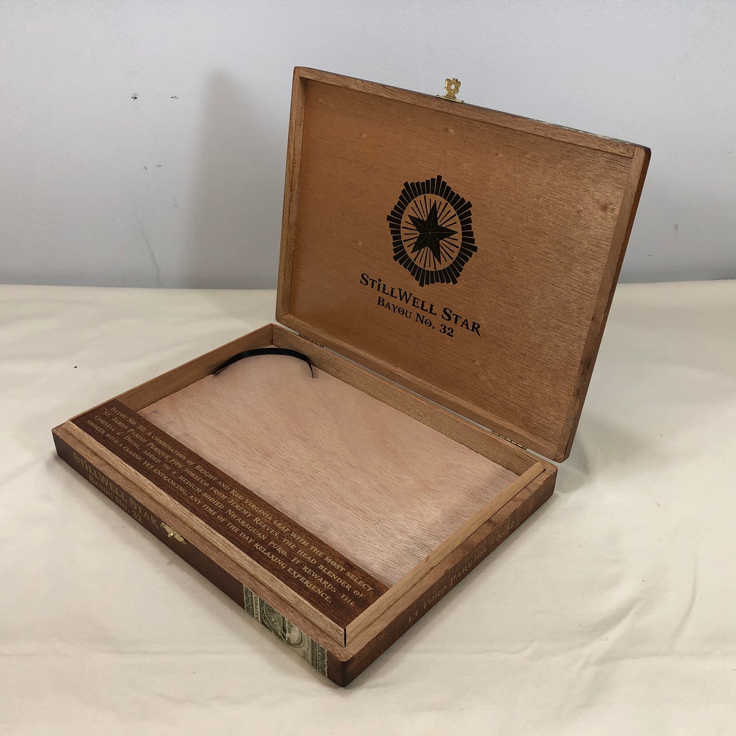 Dunbarton Stillwell Star Bayou No32 Empty Wooden Cigar Box 11.5x8.5x1.5