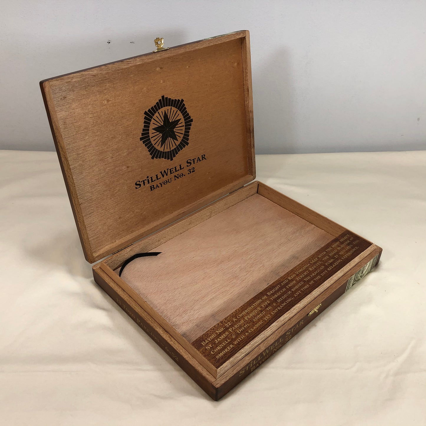 Dunbarton Stillwell Star Bayou No32 Empty Wooden Cigar Box 11.5x8.5x1.5