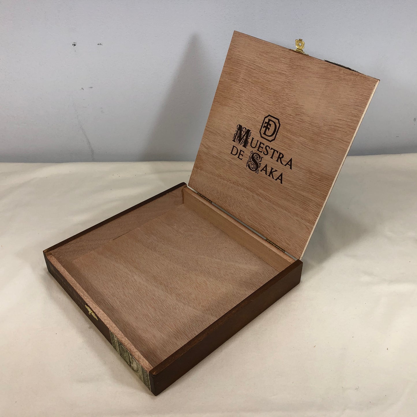 Muestra De Saka NLMTHA Empty Wooden Cigar Box 8.5x8.5x1.25