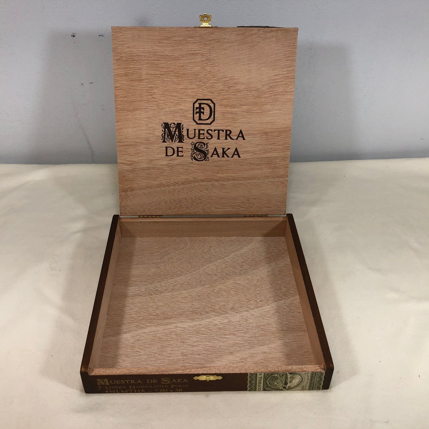 Muestra De Saka NLMTHA Empty Wooden Cigar Box 8.5x8.5x1.25