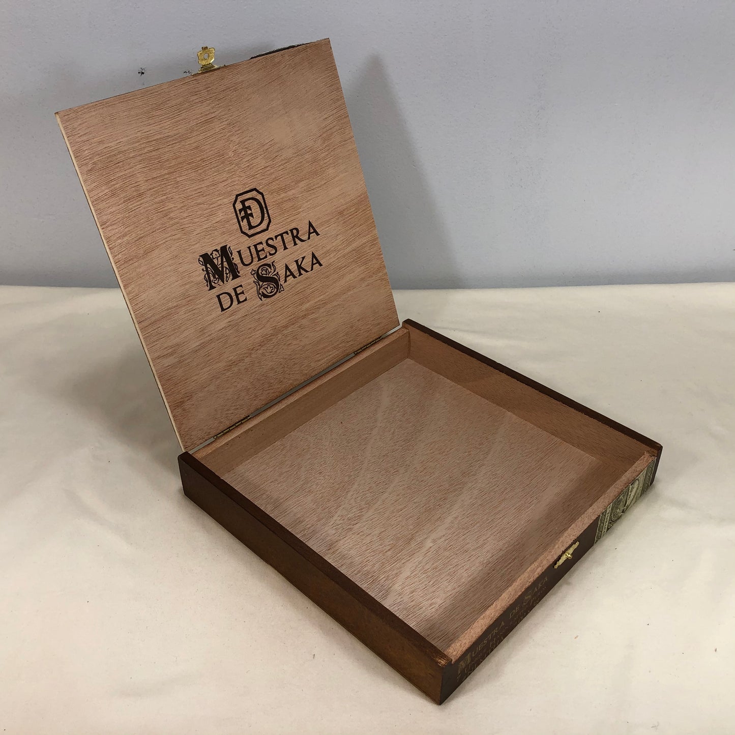 Muestra De Saka NLMTHA Empty Wooden Cigar Box 8.5x8.5x1.25