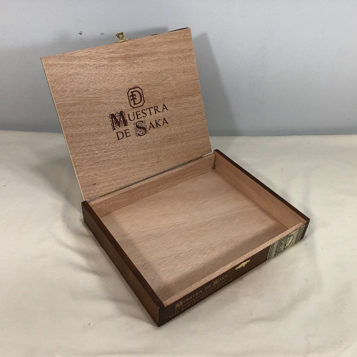 Muestra De Saka The Bewitched Empty Wooden Cigar Box 9.75x8x1.5