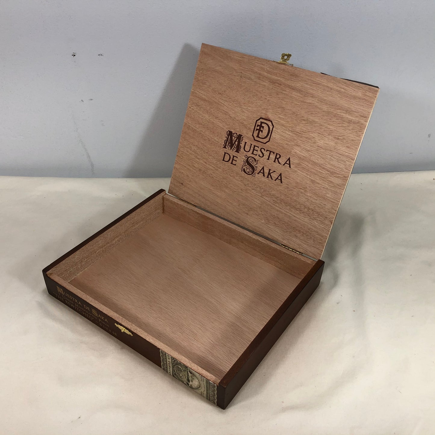 Muestra De Saka The Bewitched Empty Wooden Cigar Box 9.75x8x1.5