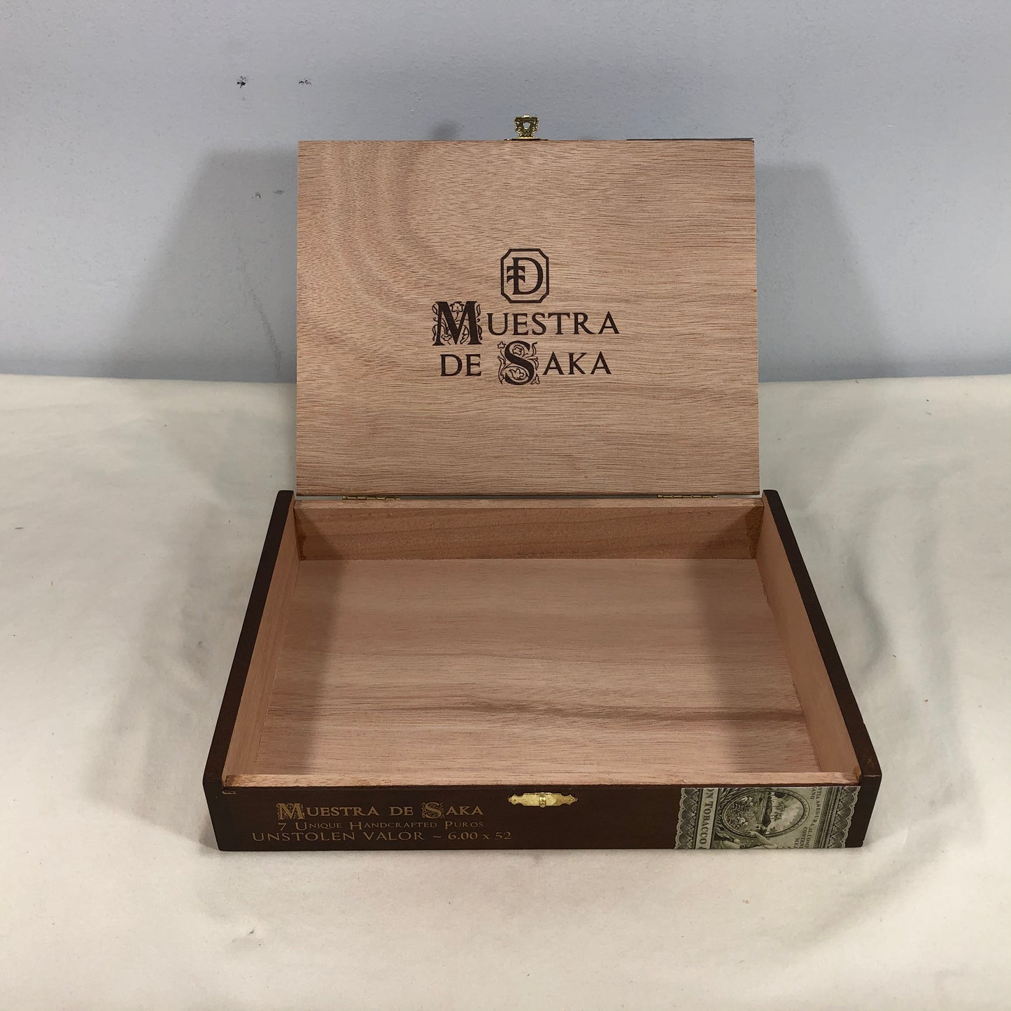 Muestra De Saka Unstolen Valor Empty Wooden Cigar Box 10x7.25x1.75