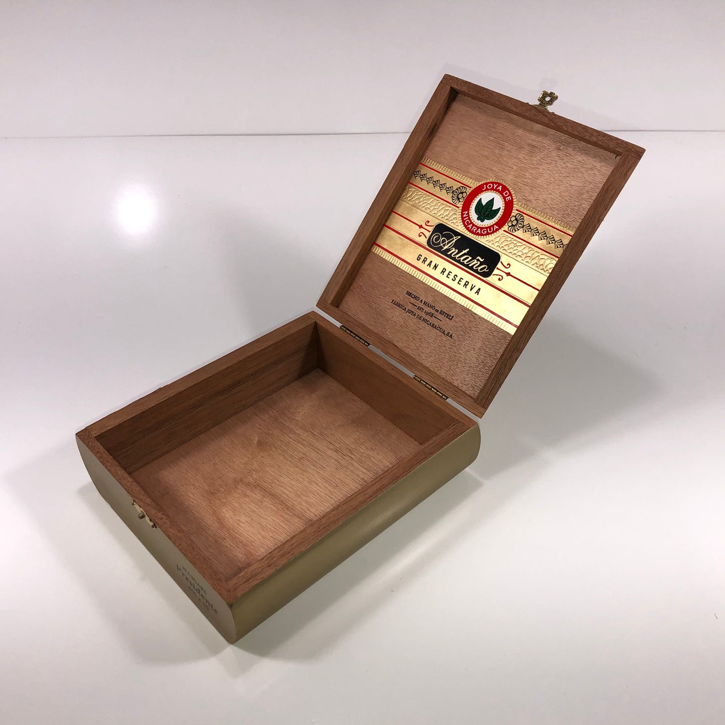 Joya De Nicaragua Antano Presidente Empty Wooden Cigar Box 6.75x7.5x2.5