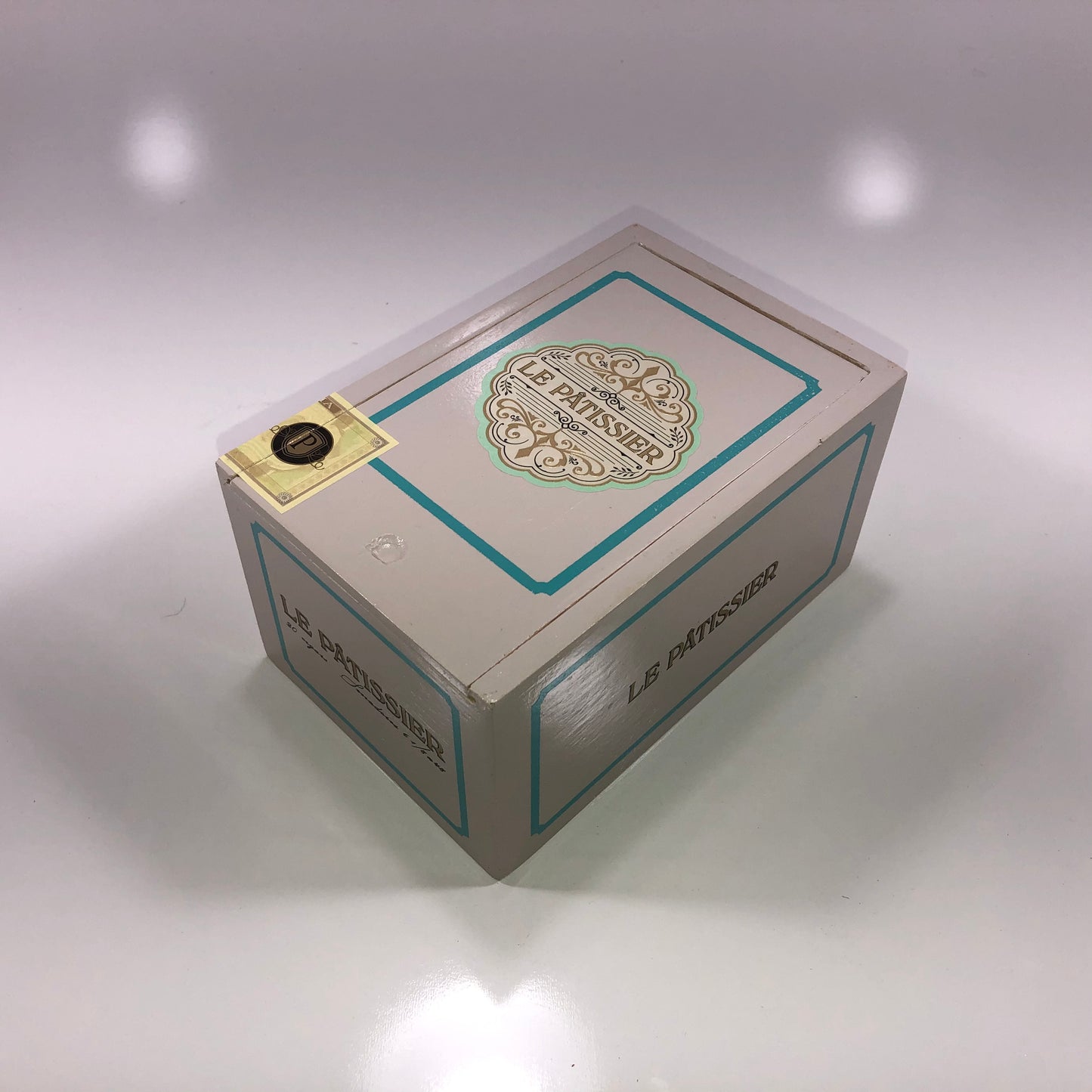 Le Patissier Senadores Empty Wooden Cigar Box 4.5x7x3.5