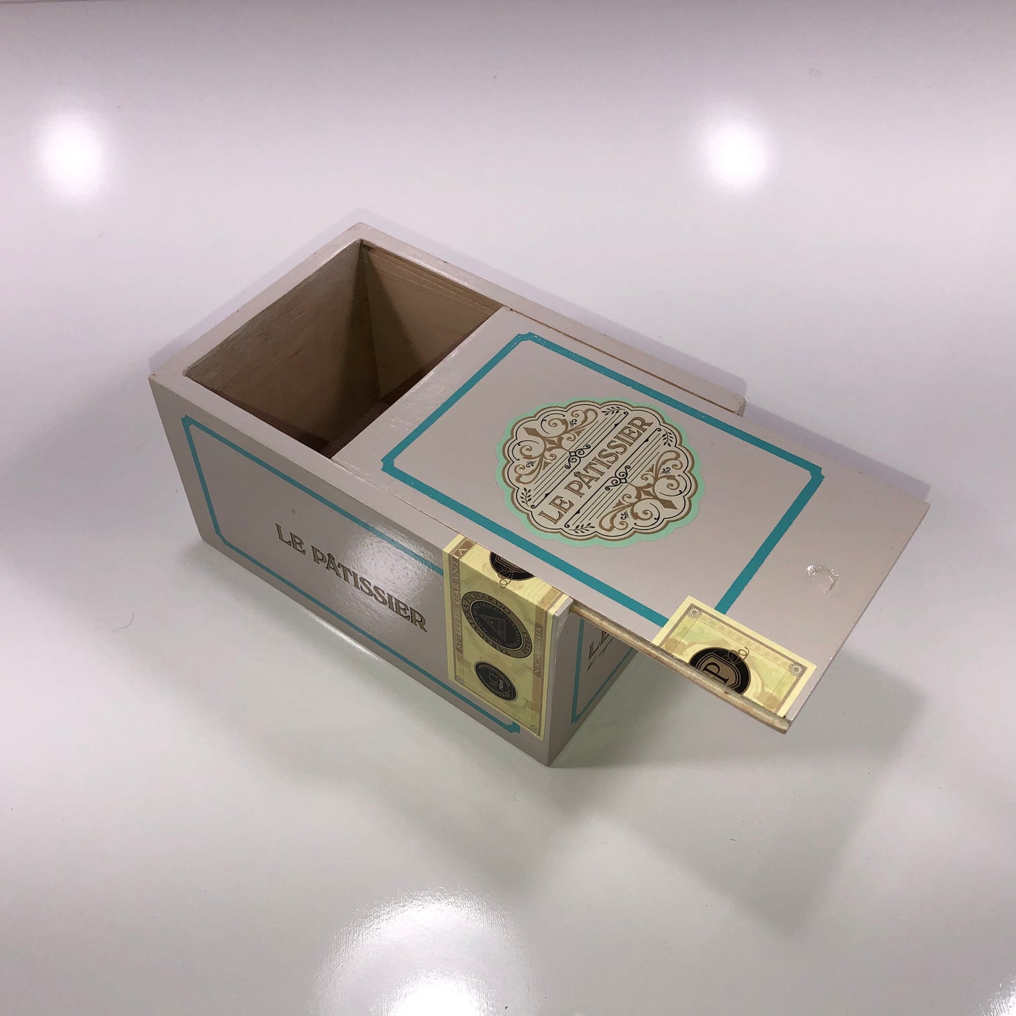 Le Patissier Senadores Empty Wooden Cigar Box 4.5x7x3.5