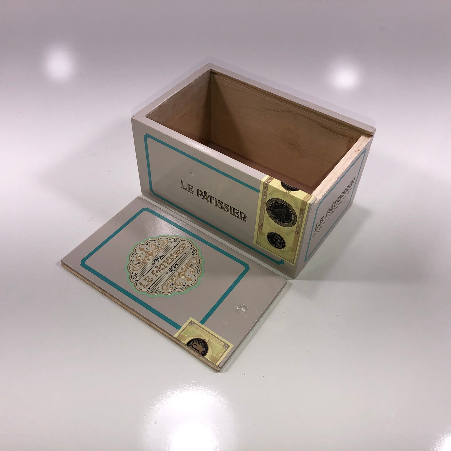 Le Patissier Senadores Empty Wooden Cigar Box 4.5x7x3.5