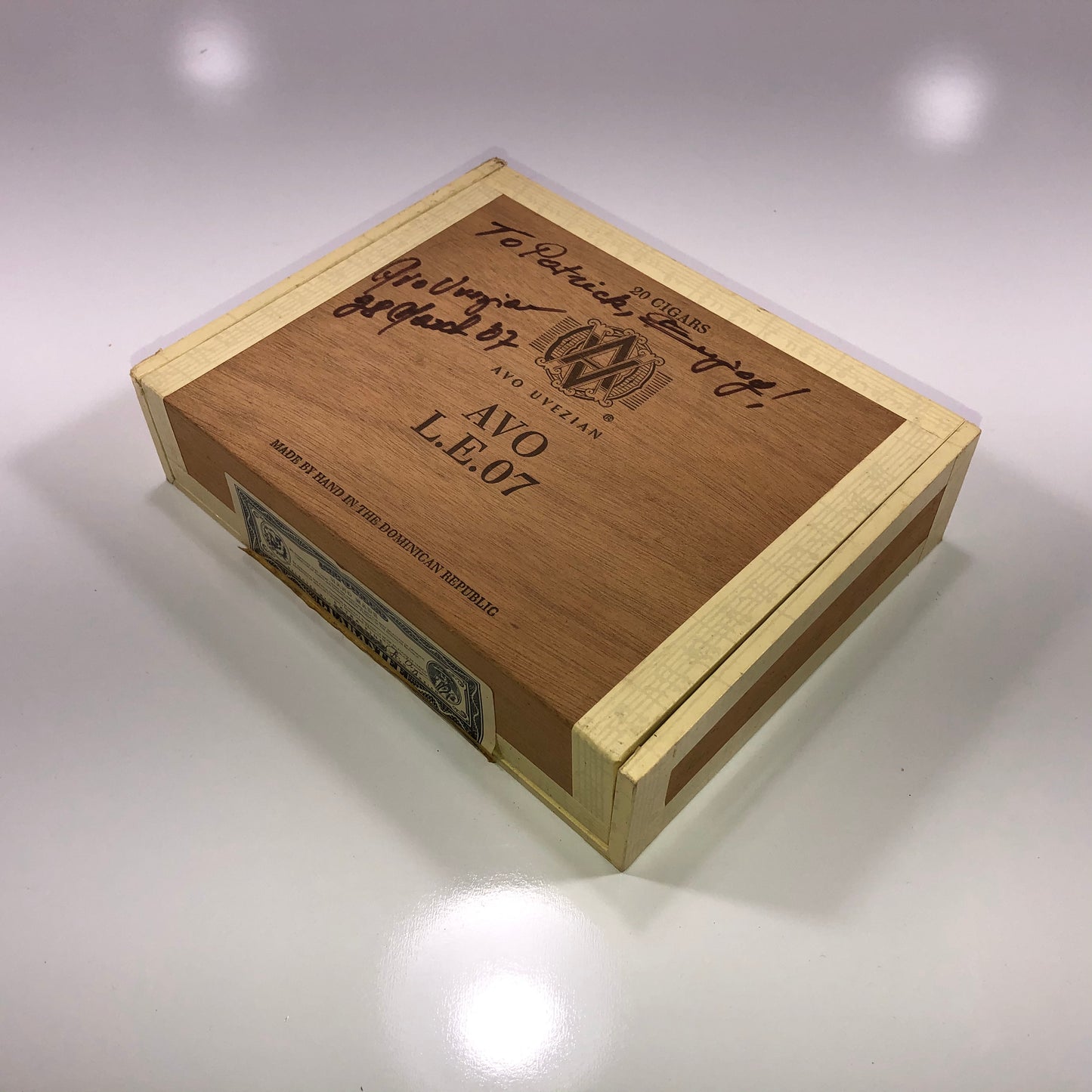 SIGNED Avo Uvezian L.E. 07 Wooden Cigar Box 7.75x6x2