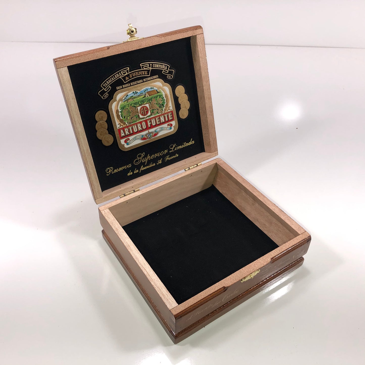 Arturo Fuente Don Carlos No3 Empty Wooden Cigar Box 7x6.25x2.75