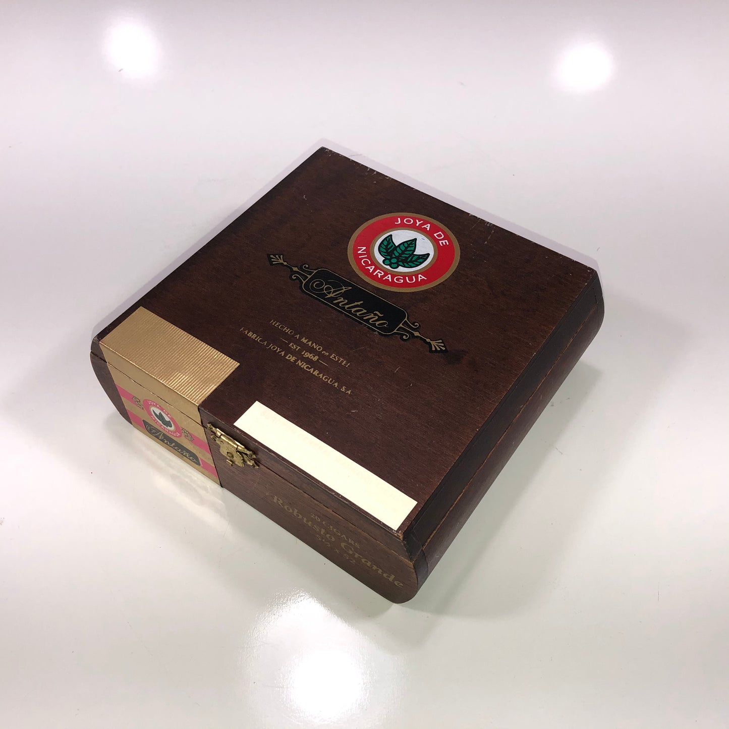 Joya De Nicaragua Robusto Grande Empty Wooden Cigar Box 6.75x6.25x2.5 (1)
