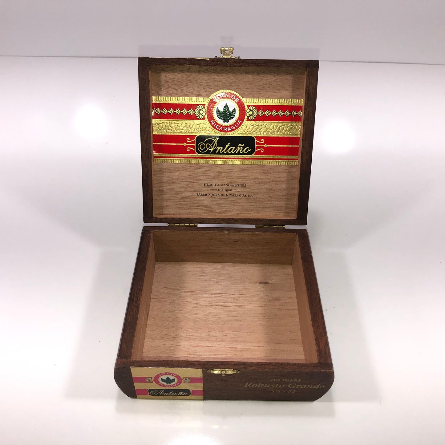 Joya De Nicaragua Robusto Grande Empty Wooden Cigar Box 6.75x6.25x2.5 (1)