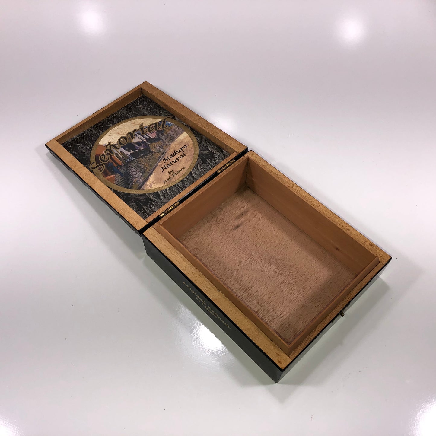 Senorial Refinado Empty Wooden Cigar Box 6.25x7.5x2.5