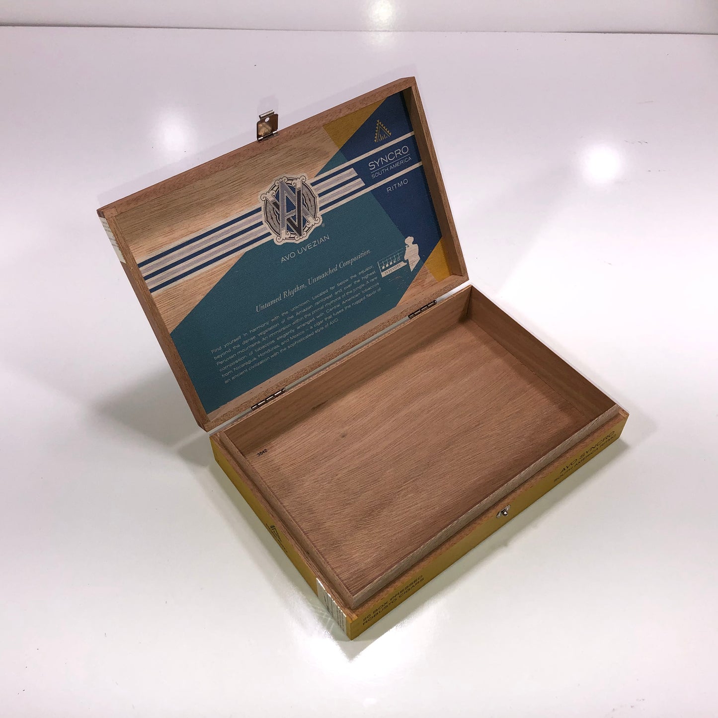 Avo Syncro Robusto Empty Wooden Cigar Box 8.5x5.75x1.5