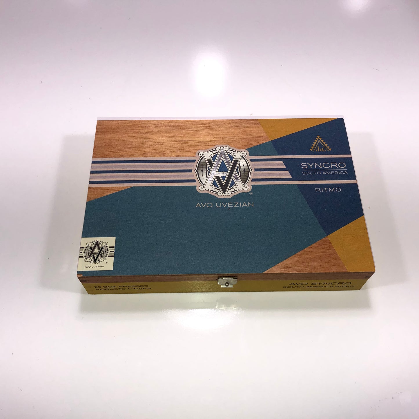 Avo Syncro Robusto Empty Wooden Cigar Box 8.5x5.75x1.5