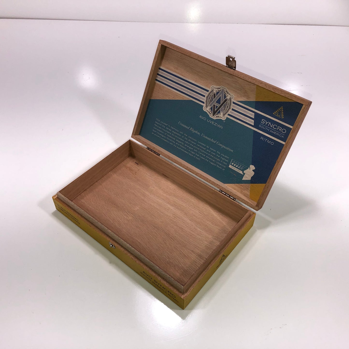 Avo Syncro Robusto Empty Wooden Cigar Box 8.5x5.75x1.5