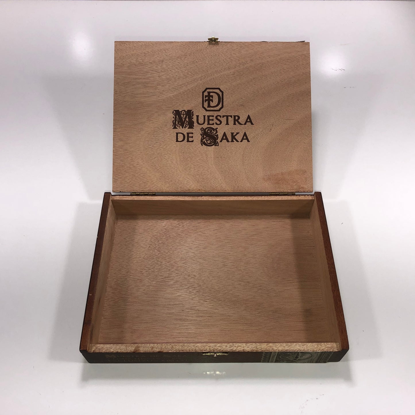 Muestra De Saka Exclusivo Empty Wooden Cigar Box 10x7.5x1.75