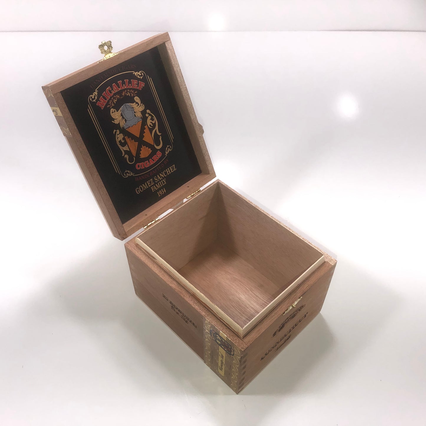 Micallef Connecticut Robusto Wooden Cigar Box 5x6x4.25