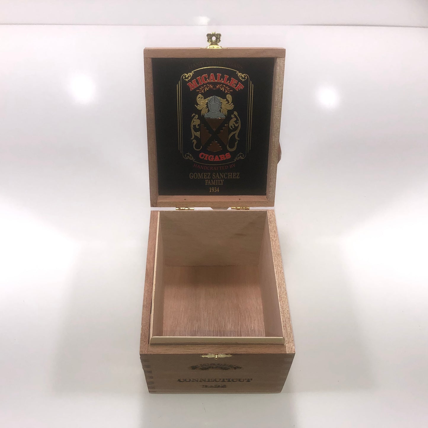 Micallef Connecticut Robusto Wooden Cigar Box 5x6x4.25