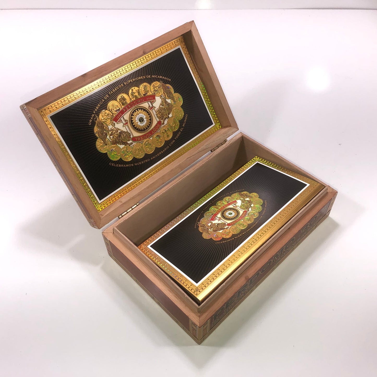 Perdomo 30th Connecticut Robusto Empty Wooden Cigar Box 9.5x6.25x2.75