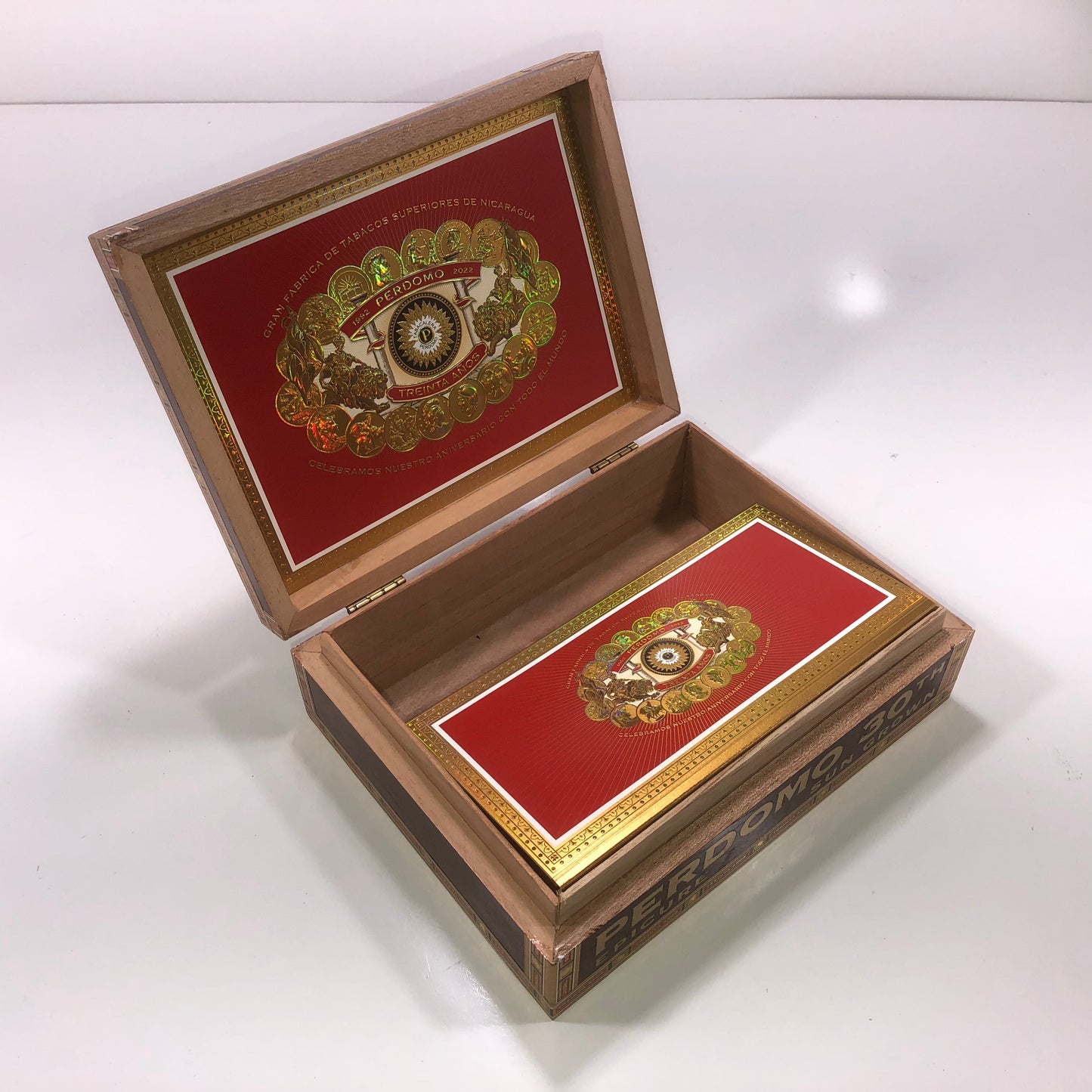 Perdomo 30th Sun Grown Epicure Empty Wooden Cigar Box 9.5x7.25x3