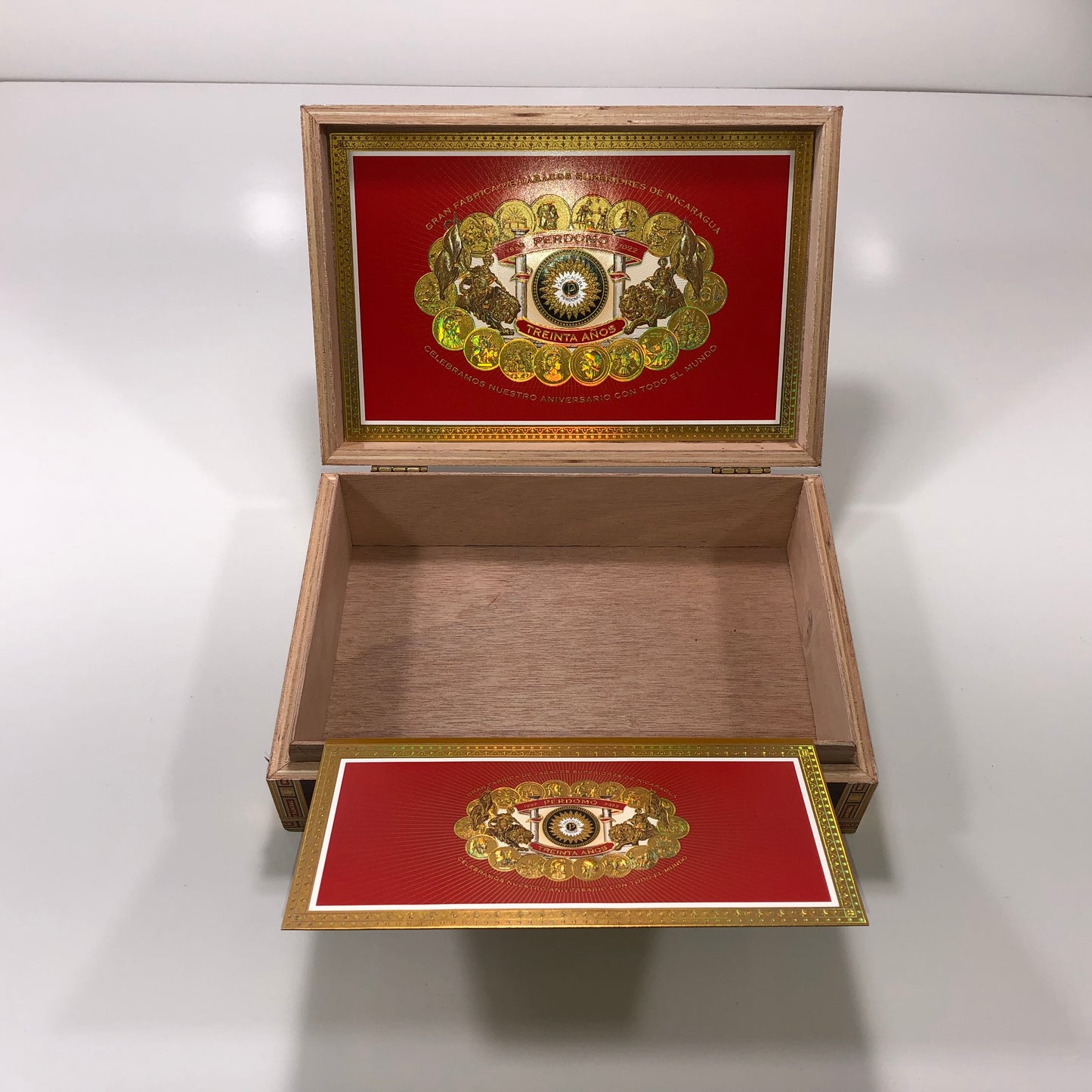 Perdomo 30th Sun Grown Gordo Empty Wooden Cigar Box 10.5x7x3