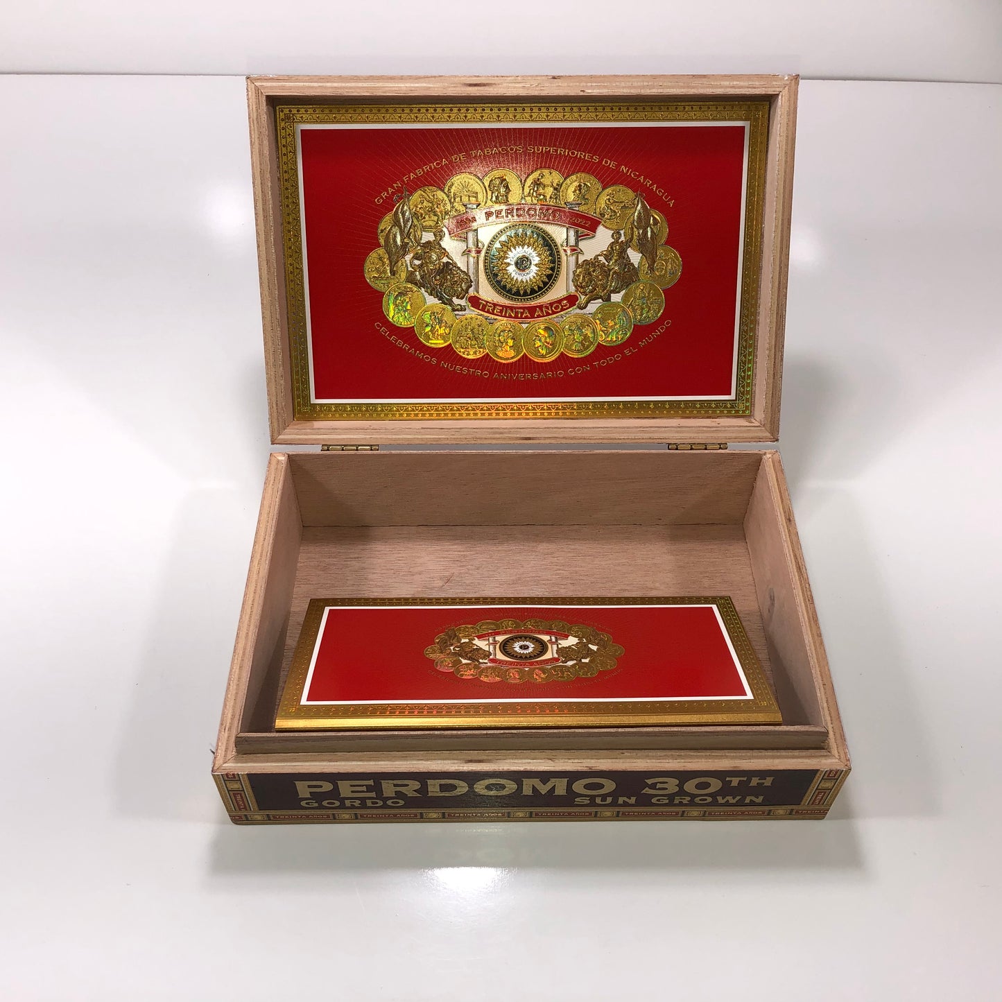 Perdomo 30th Sun Grown Gordo Empty Wooden Cigar Box 10.5x7x3