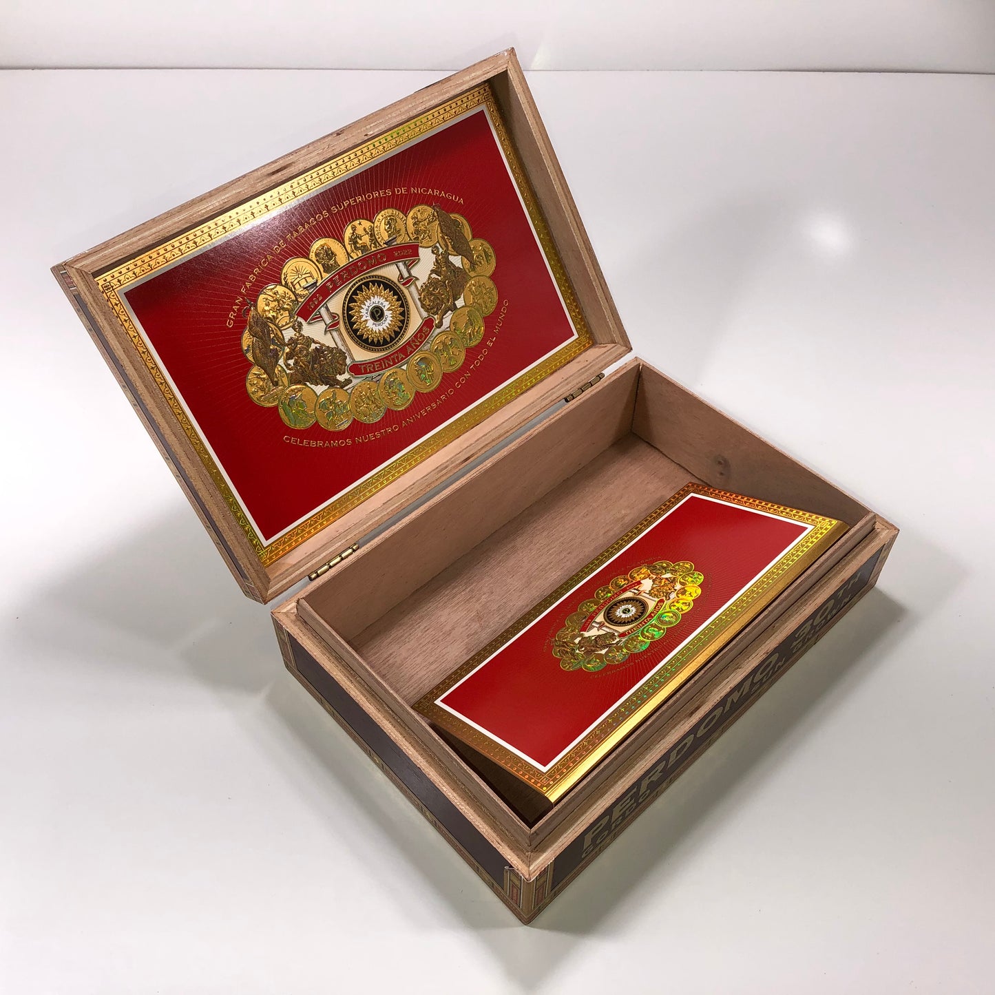 Perdomo 30th Sun Grown Gordo Empty Wooden Cigar Box 10.5x7x3