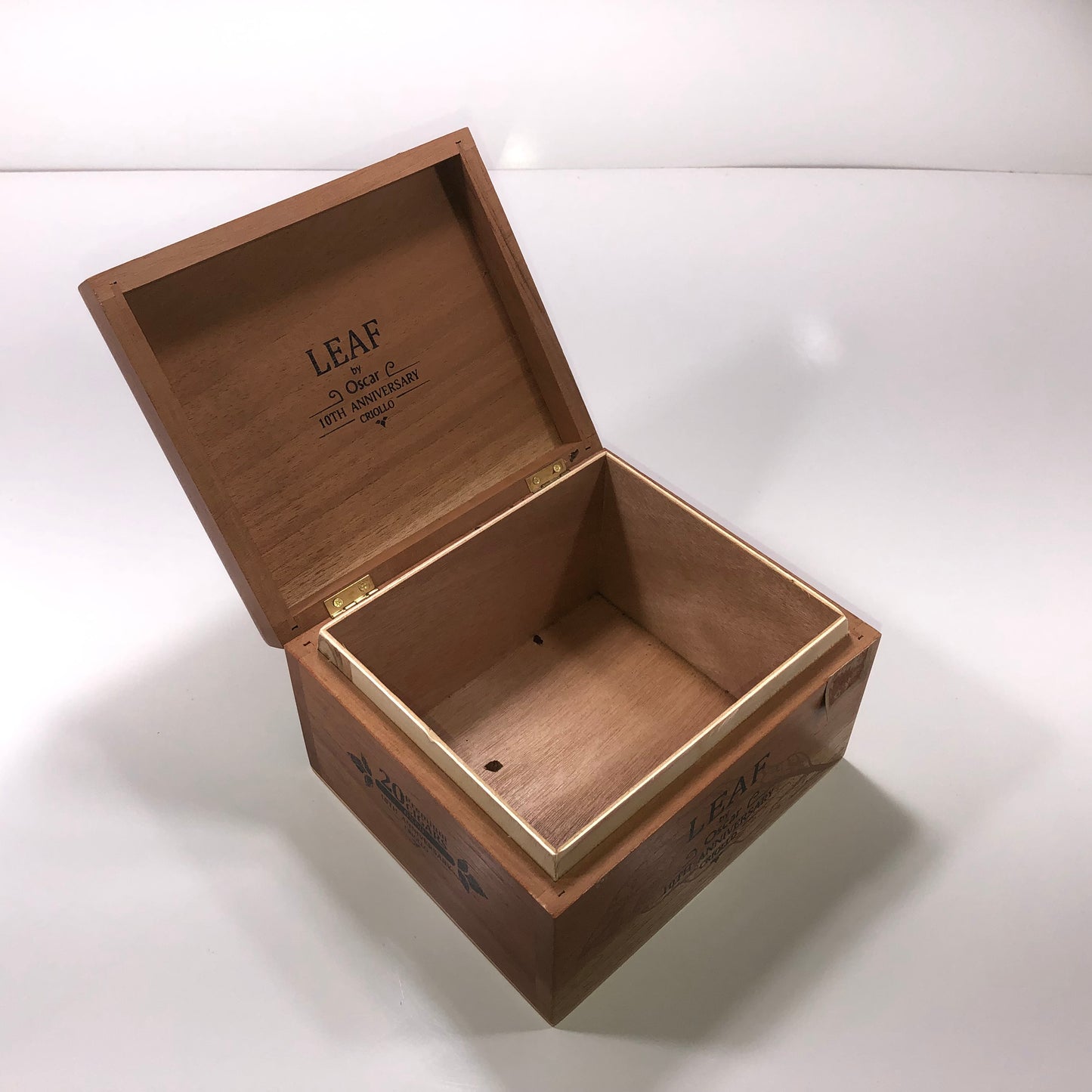 Oscar Valladares Leaf 10th Anniversary Empty Wooden Cigar Box 7.75x7x4.75 (1)