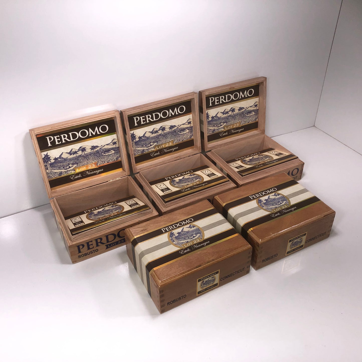 Lot of 5 Perdomo Robusto Empty Wooden Cigar Boxes 7.5x6.25x3 #17