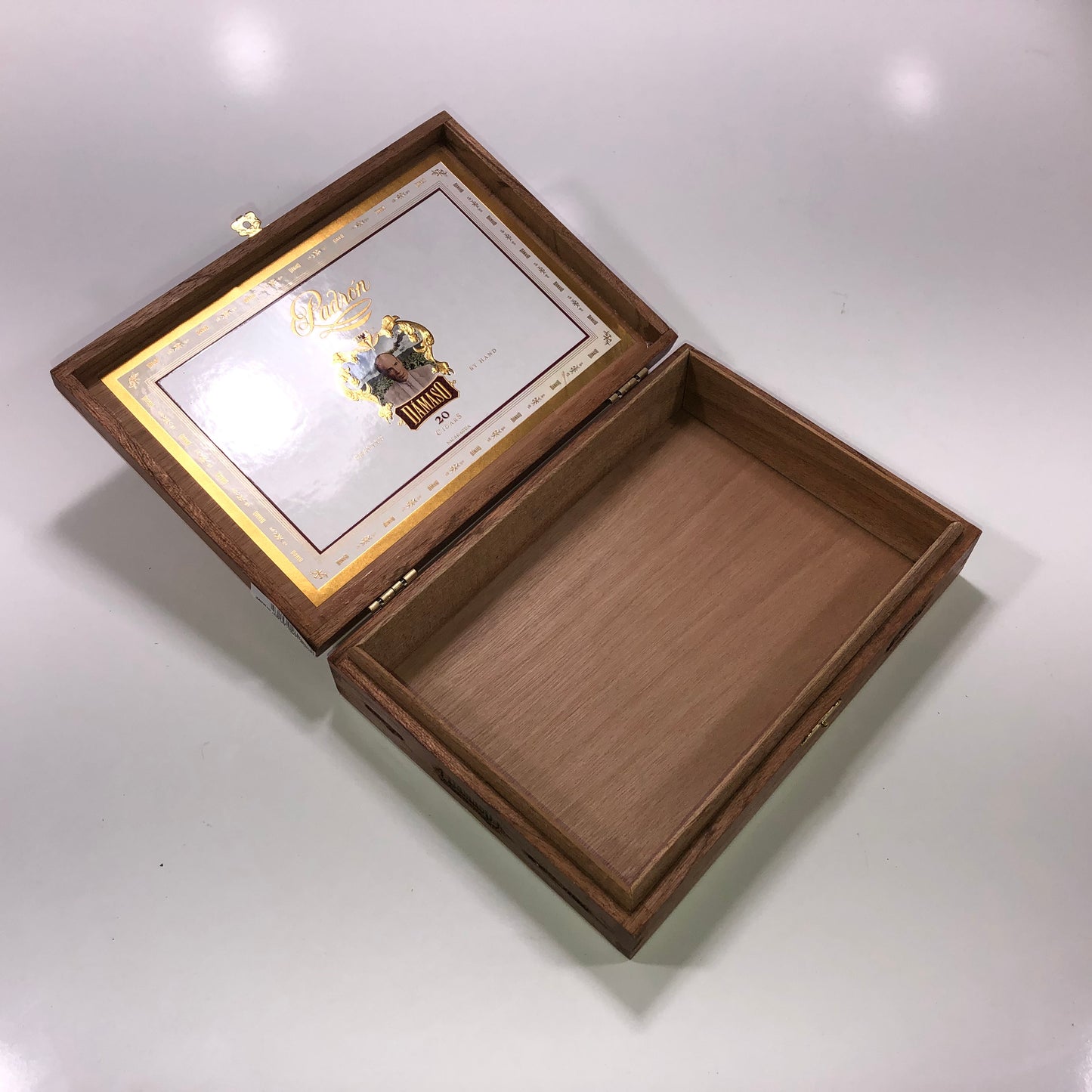 Padron Damaso No32 Empty Wooden Cigar Box 9x6.25x2